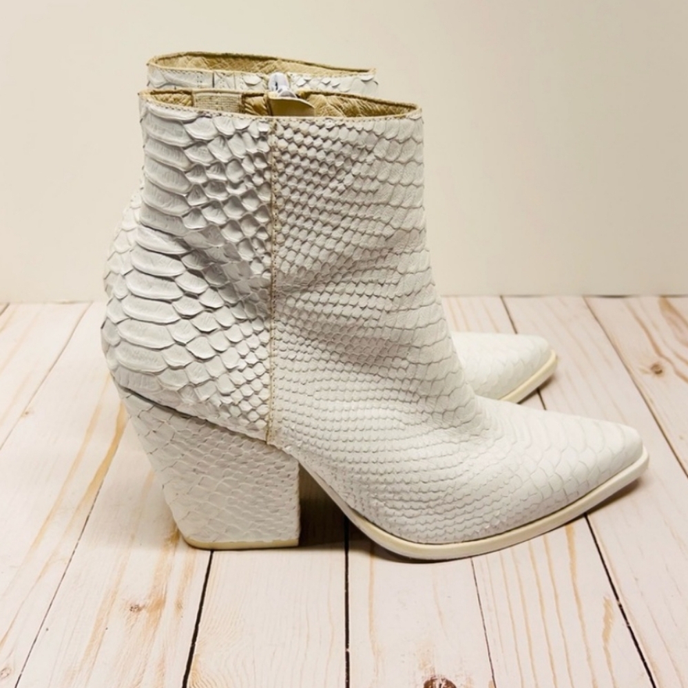 Jeffrey Campbell Pure White Flynn Snakeskin Cowboy Boots👢 🤠  Size 9 - Picture 10 of 11